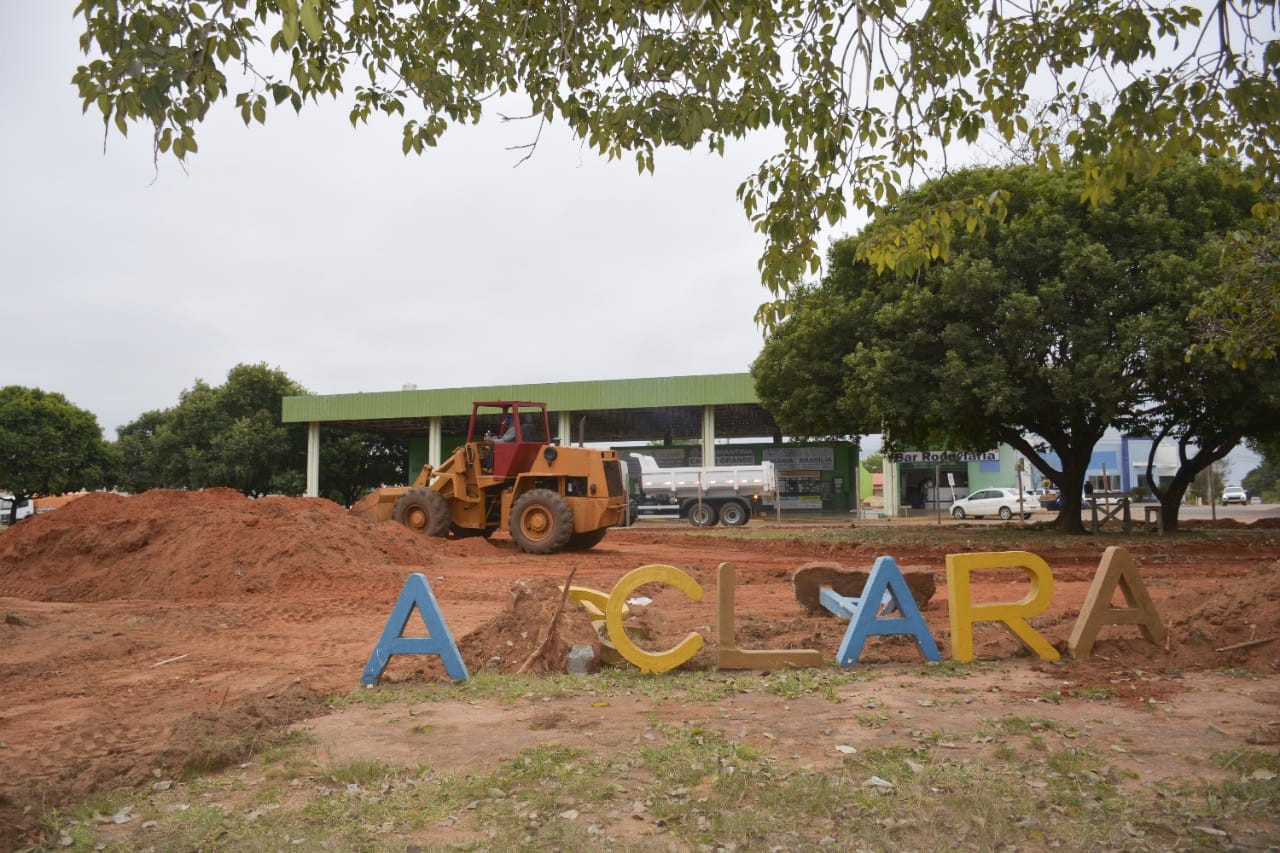 No momento você está vendo Obras para revitalização da praça em frente à rodoviária já foram iniciadas