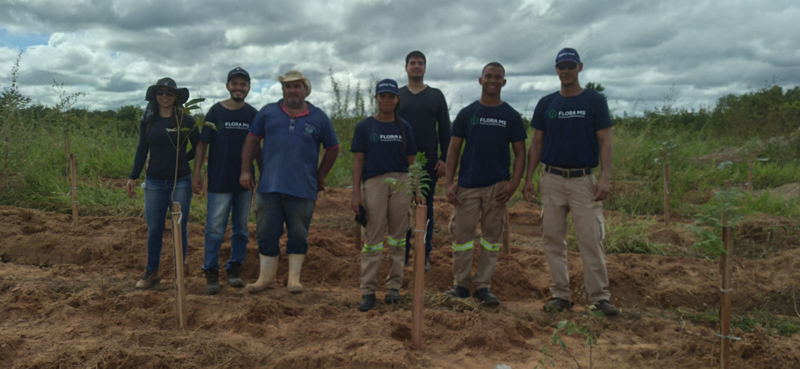 Leia mais sobre o artigo Segunda etapa do Projeto Flora MS totaliza 600 mudas plantadas para recuperar áreas degradadas no bairro Vista Alegre