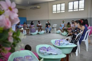 Leia mais sobre o artigo Prefeitura entrega kits maternidade por meio do projeto “Doce Espera”