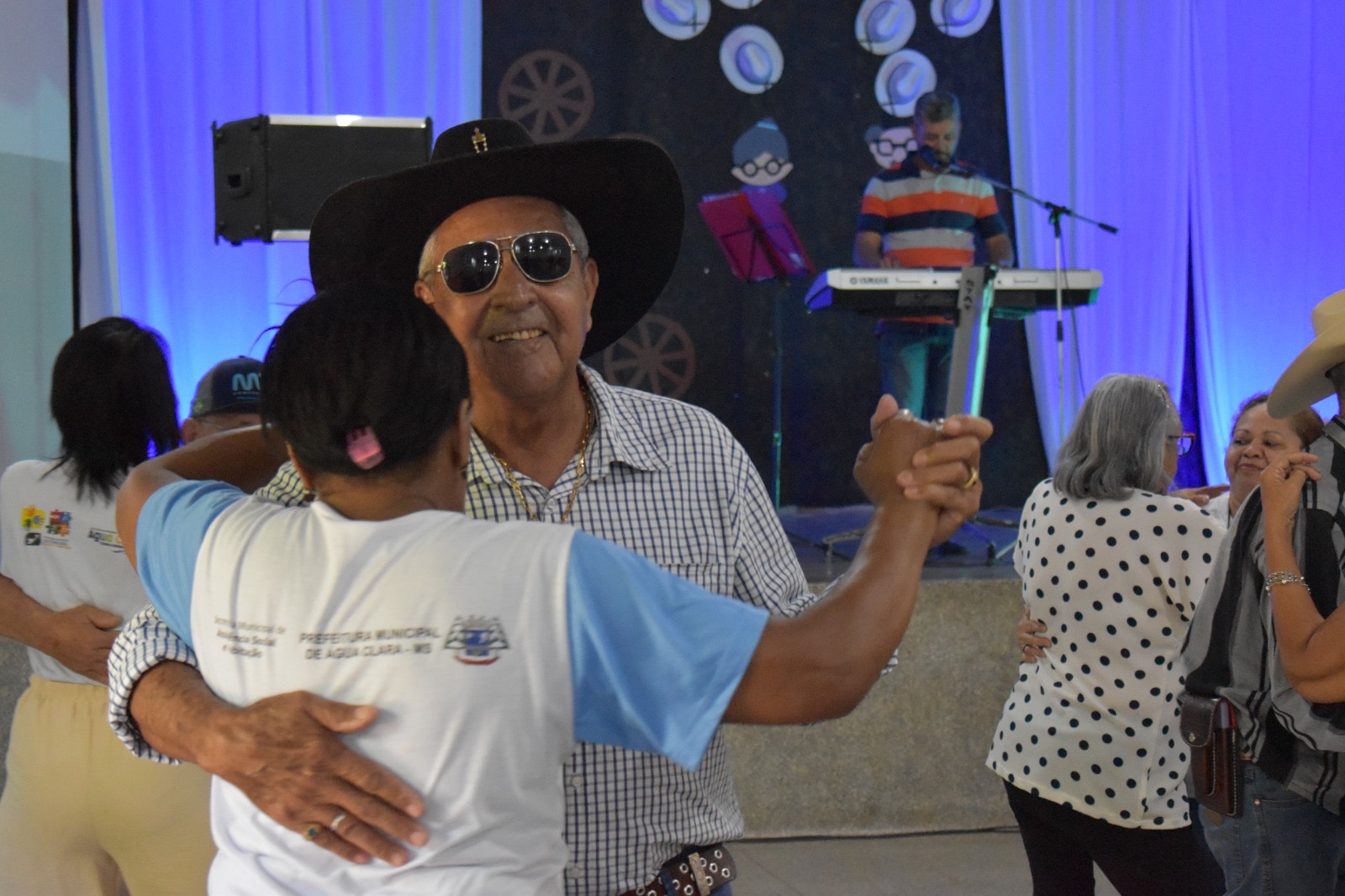 No momento você está vendo Prefeitura encerra Mês do Idoso com Baile da Melhor Idade